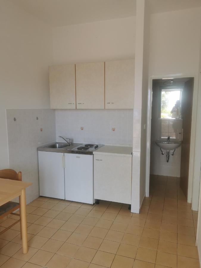 Apartments By The Sea Jakisnica, Pag - 21384 Lun  Exteriör bild